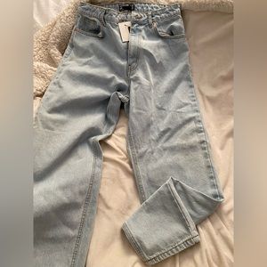 Light wash mom jeans